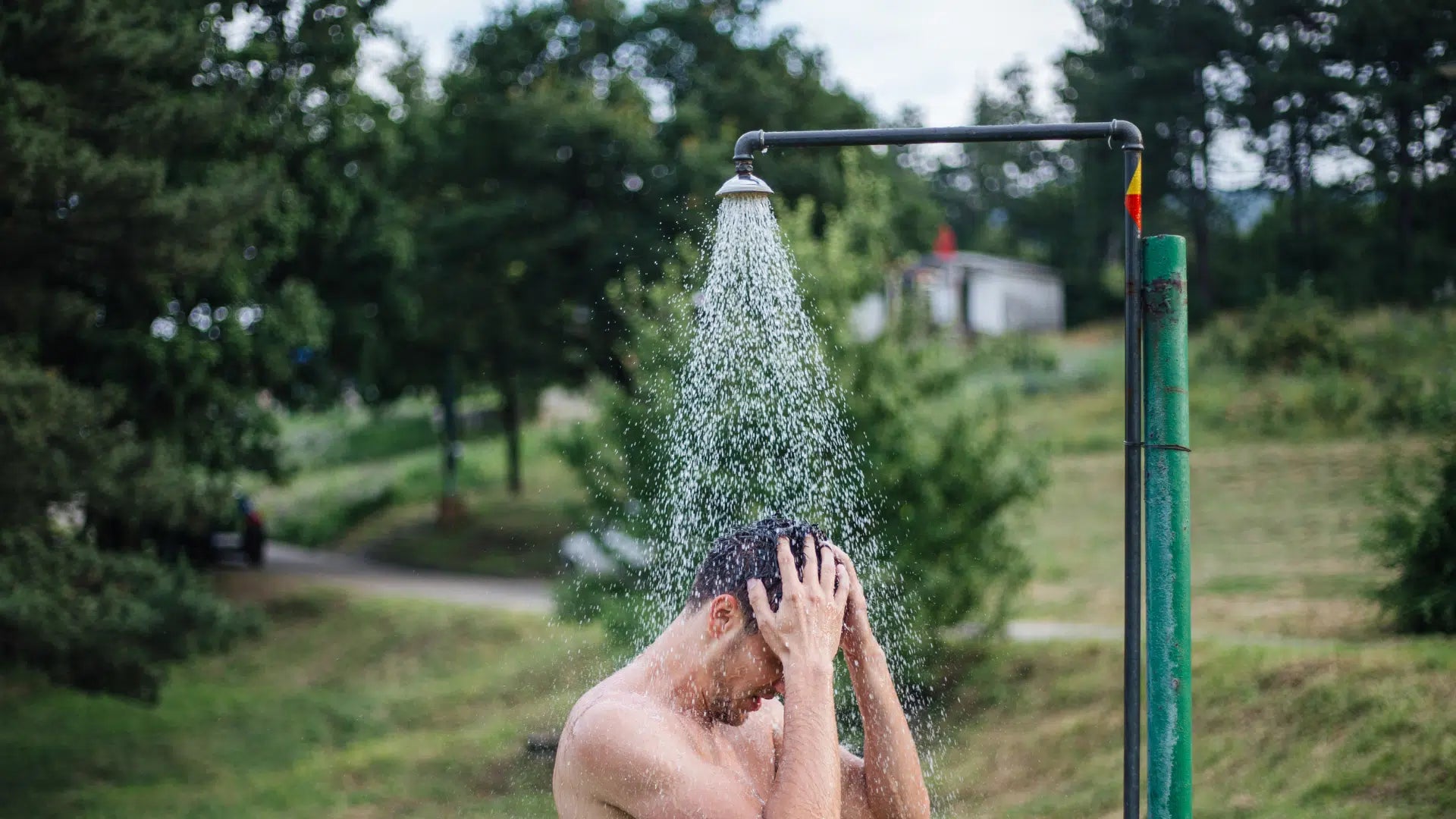 La douche froide : bienfaits réels, idées reçues et quel pommeau choisir pour en profiter ?