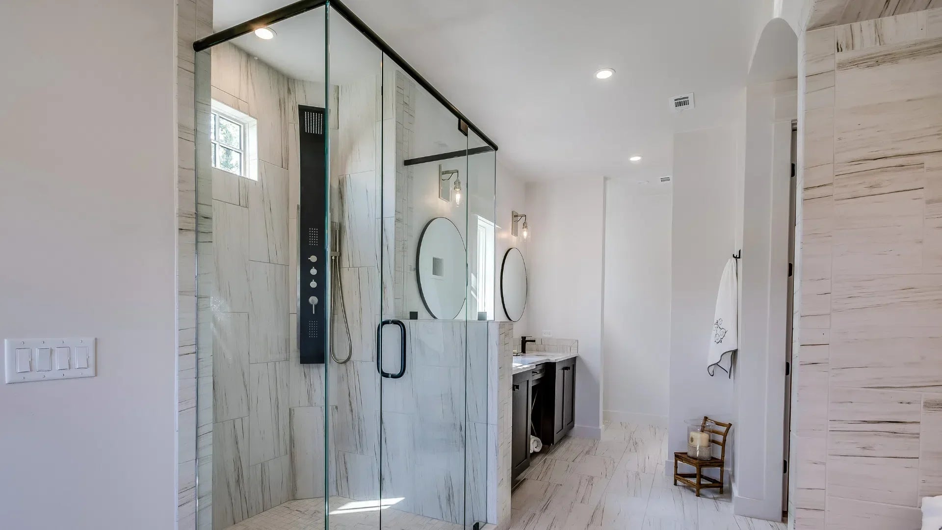 Pommeau de douche doré : dans quelle salle de bain l'intégrer ?