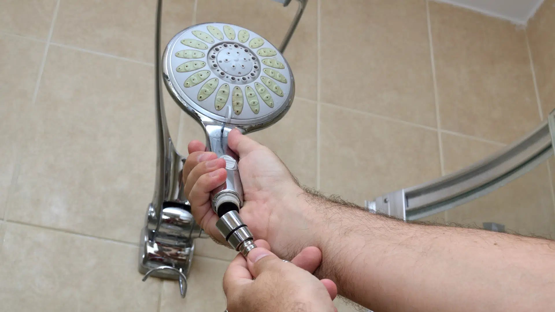 Flexible de douche : comment choisir la bonne longueur et le bon matériau ?