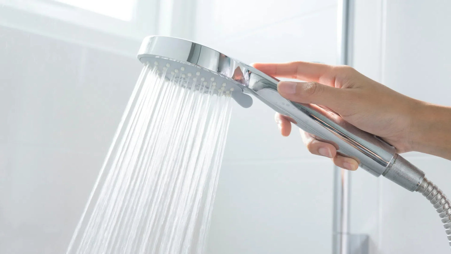Un pommeau de douche peut-il vraiment augmenter la pression de l'eau ?