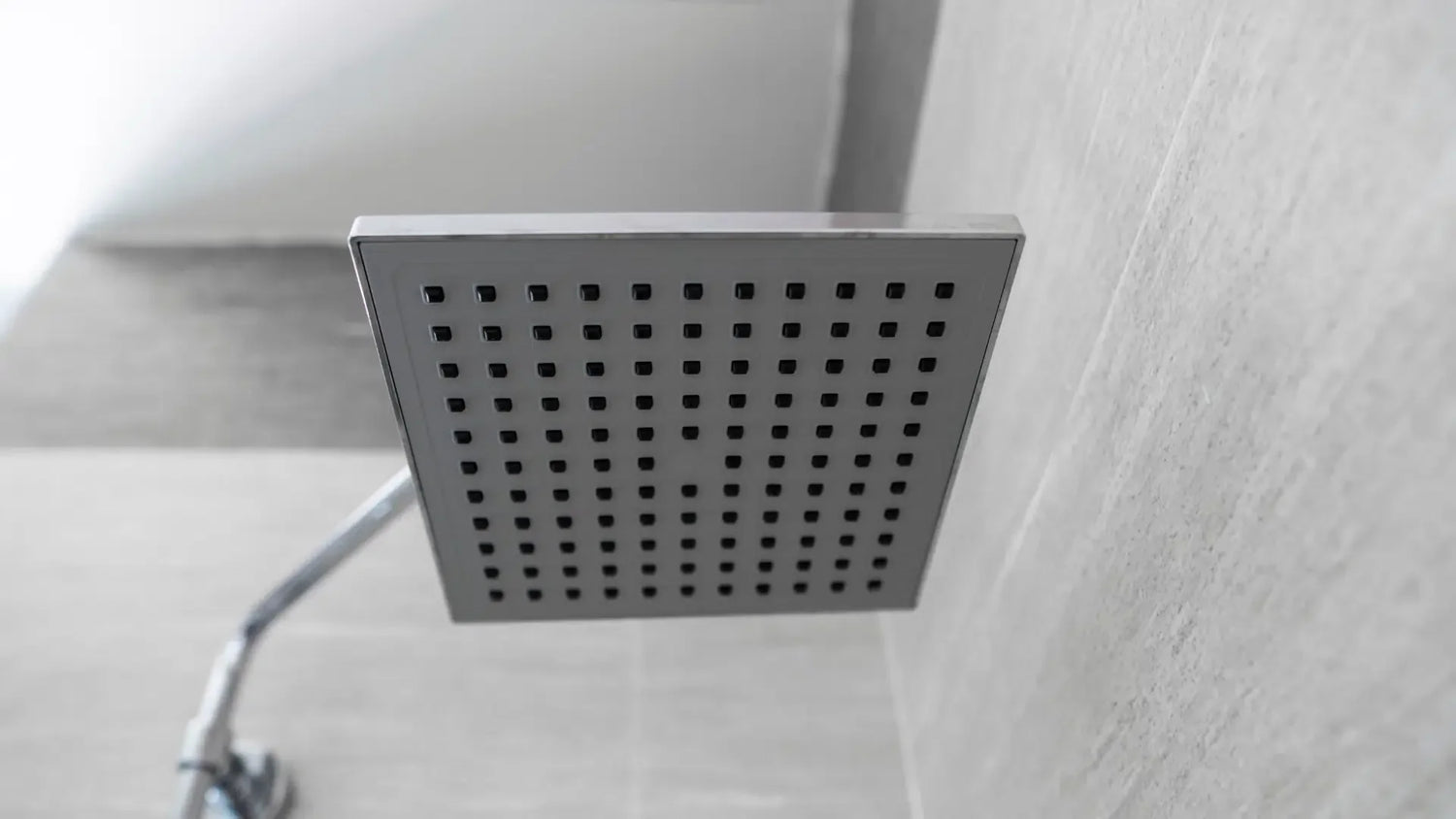 Pommeau de douche carré : design, taille et comment bien le choisir