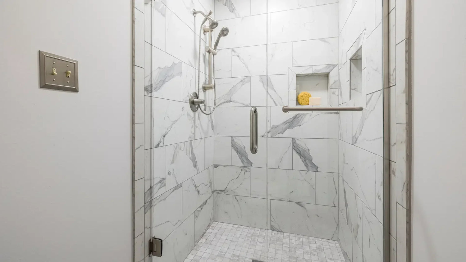 Douche à l'italienne : quel pommeau choisir pour bien l'équiper ?