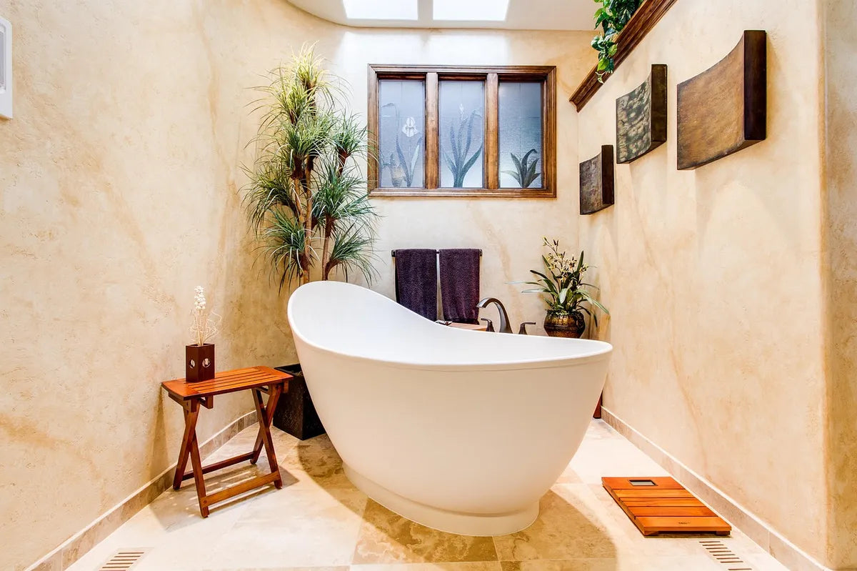 Salle de bain d'une maison avec baignoire
