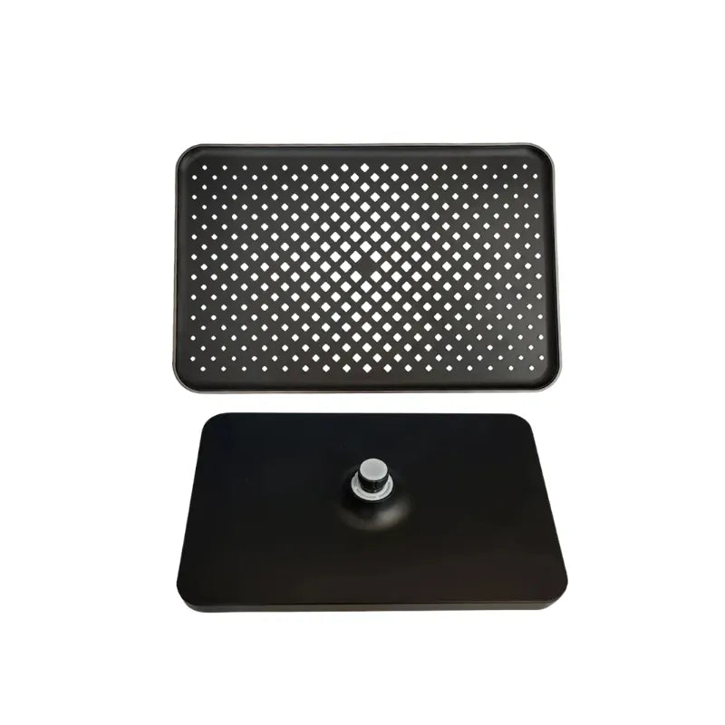 Pommeau de douche à pluie suralimenté noir sur fond blanc