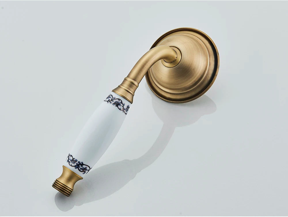 Pommeau de douche doré vintage à buses motif fleur