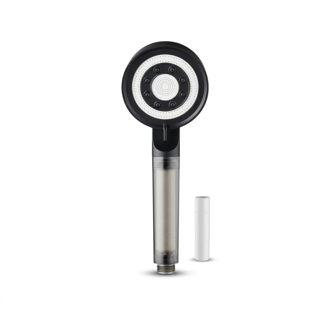 Pommeau de douche noir anticalcaire haute pression vu de face sur fond blanc