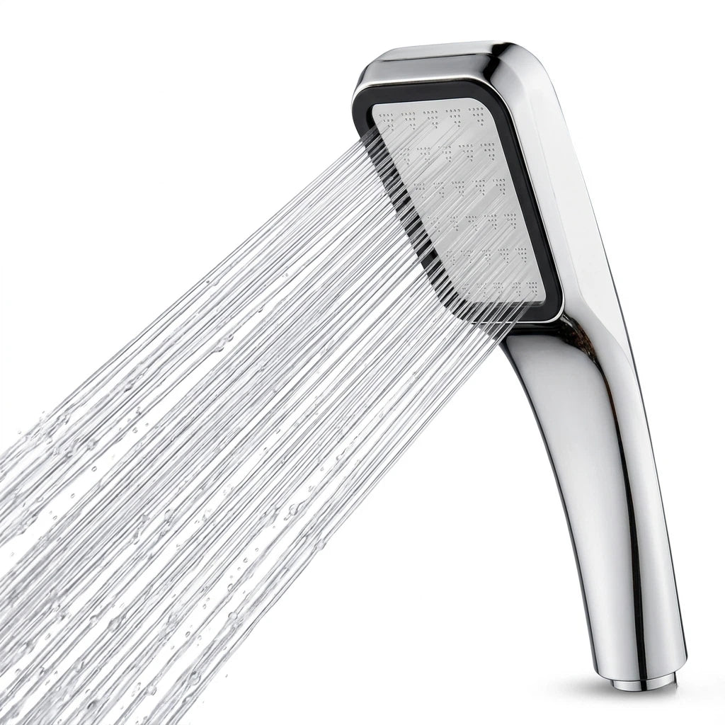 Pommeau de douche carré jet pluie présenté de côté sur fond blanc