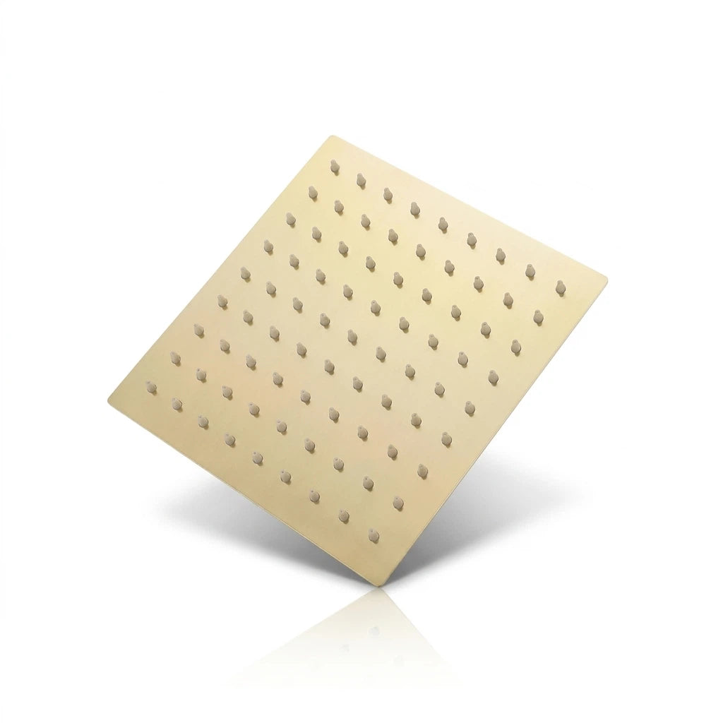 Pommeau de douche doré effet cascade vu de face sur fond blanc