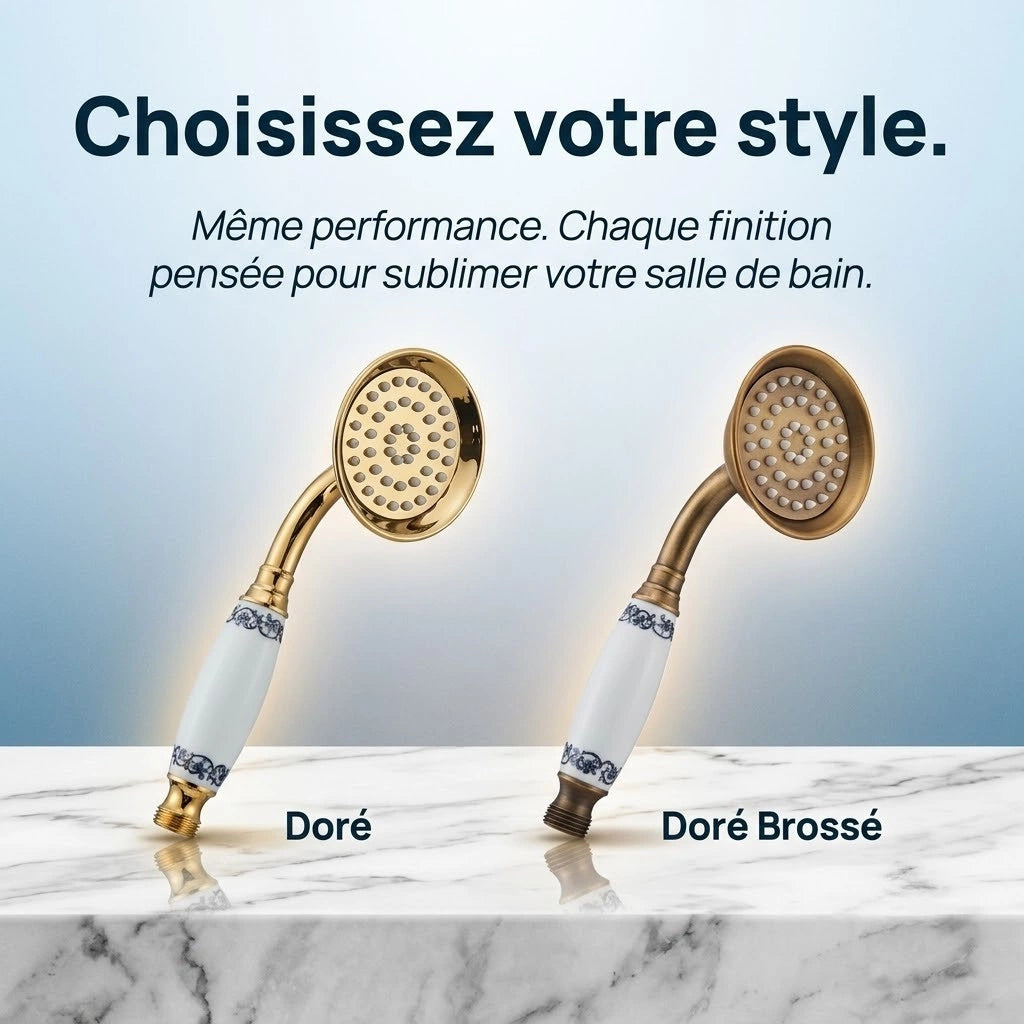 Pommeau de douche doré vintage à buses motif fleur - vue rapprochée sur fond blanc