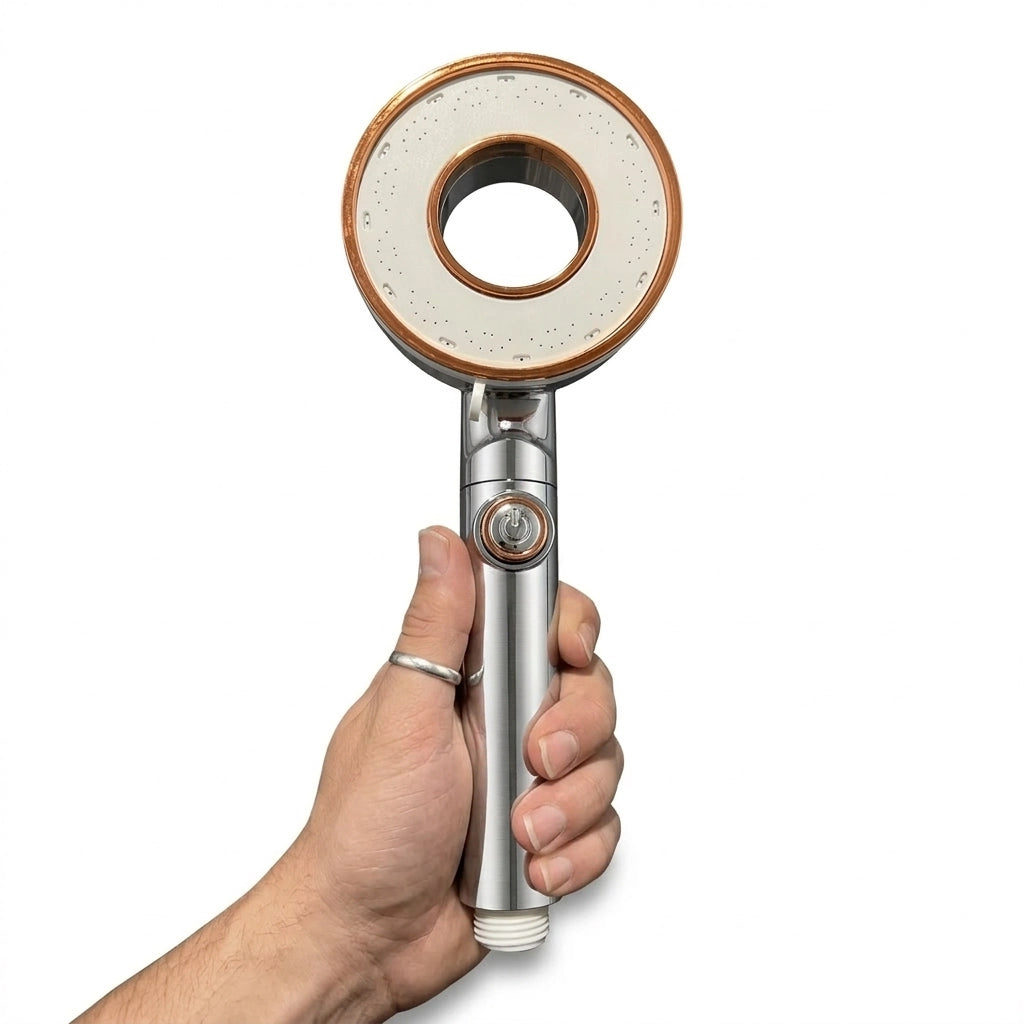 Pommeau de douche design moderne avec fonction économie d’eau tenu