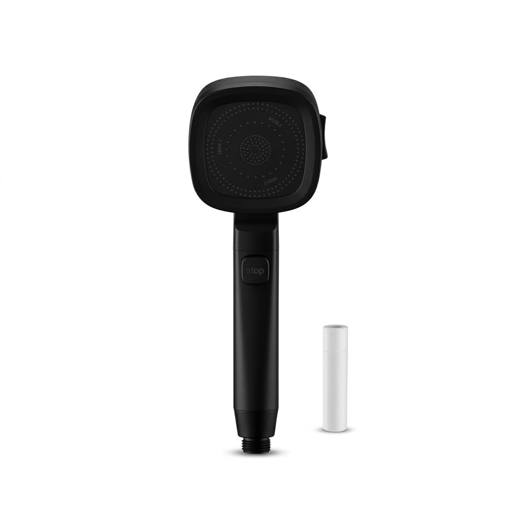 Pommeau de douche noir économique haute pression vu de face sur fond blanc