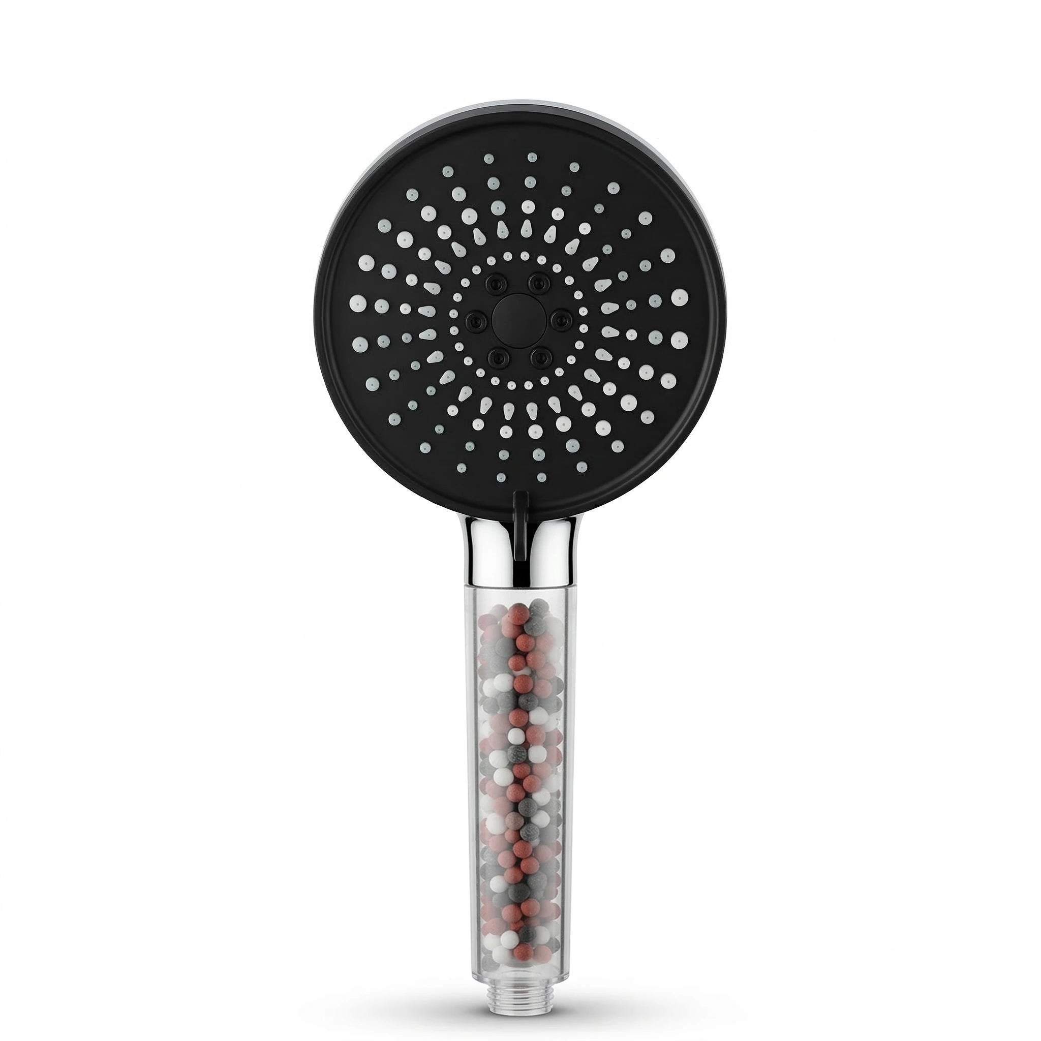 Détail d’un pommeau de douche filtrant avec billes minérales effet pluie