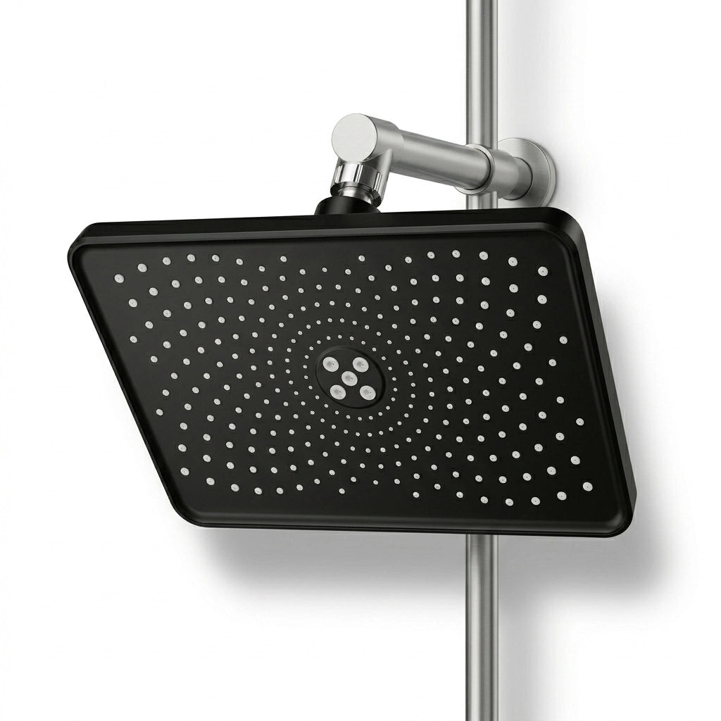 Pommeau de douche fixe haute pression vu de face sur fond blanc