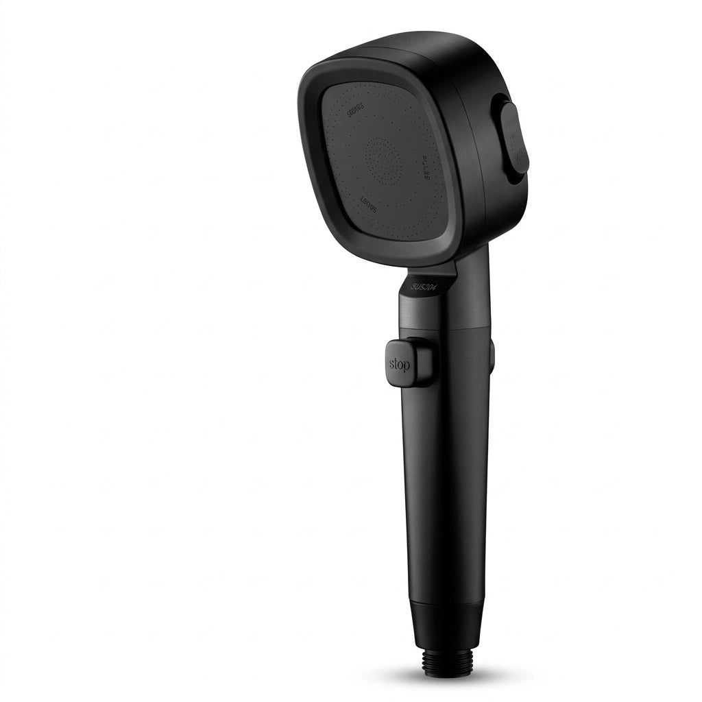 Pommeau de douche noir haute pression conçu pour économiser l’eau présenté de côté