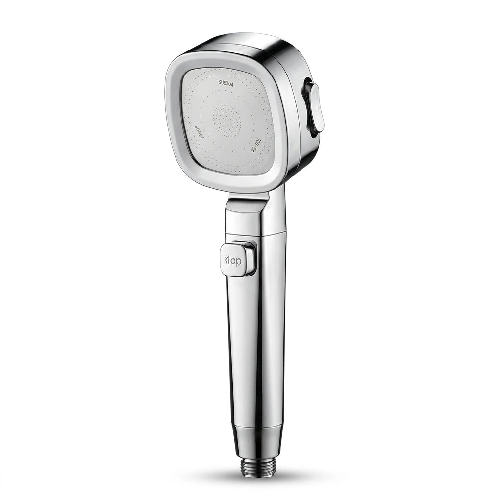 Pommeau de douche haute pression conçu pour économiser l’eau présenté de côté