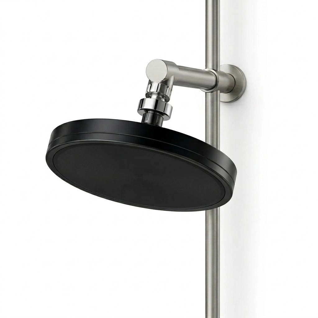 Pommeau de douche noir style italien avec 6 modes de jet vu de face sur fond blanc