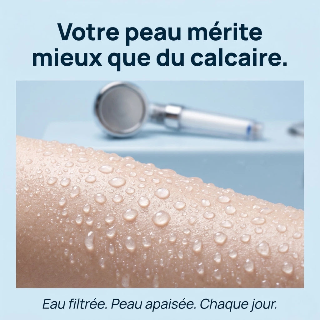 Pommeau de douche transparent filtrant - vue de côté sur fond blanc