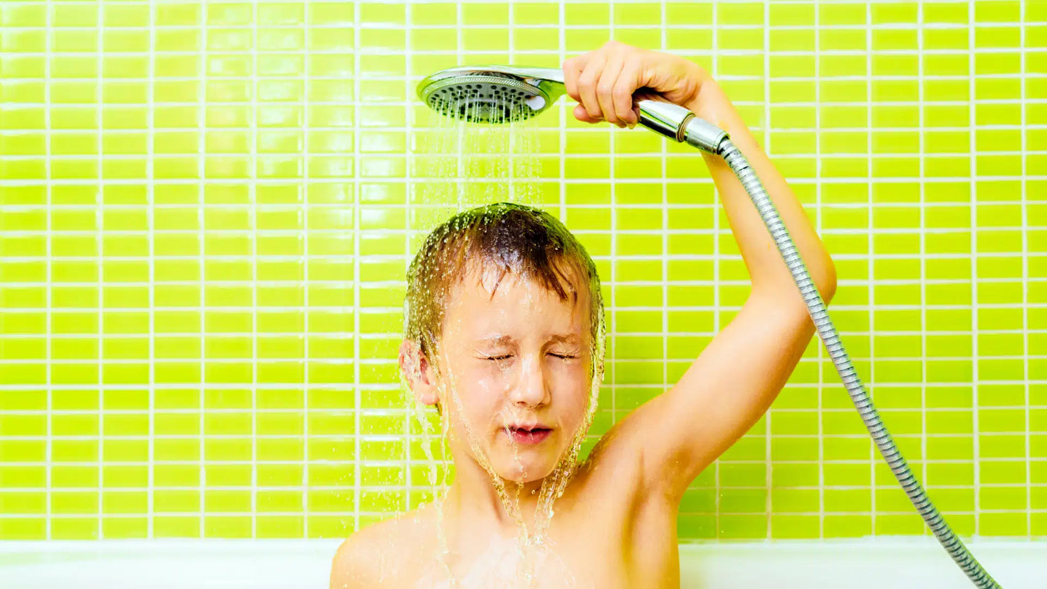 Pommeau de douche pour enfants : sécurité, jet doux et hauteur adaptée