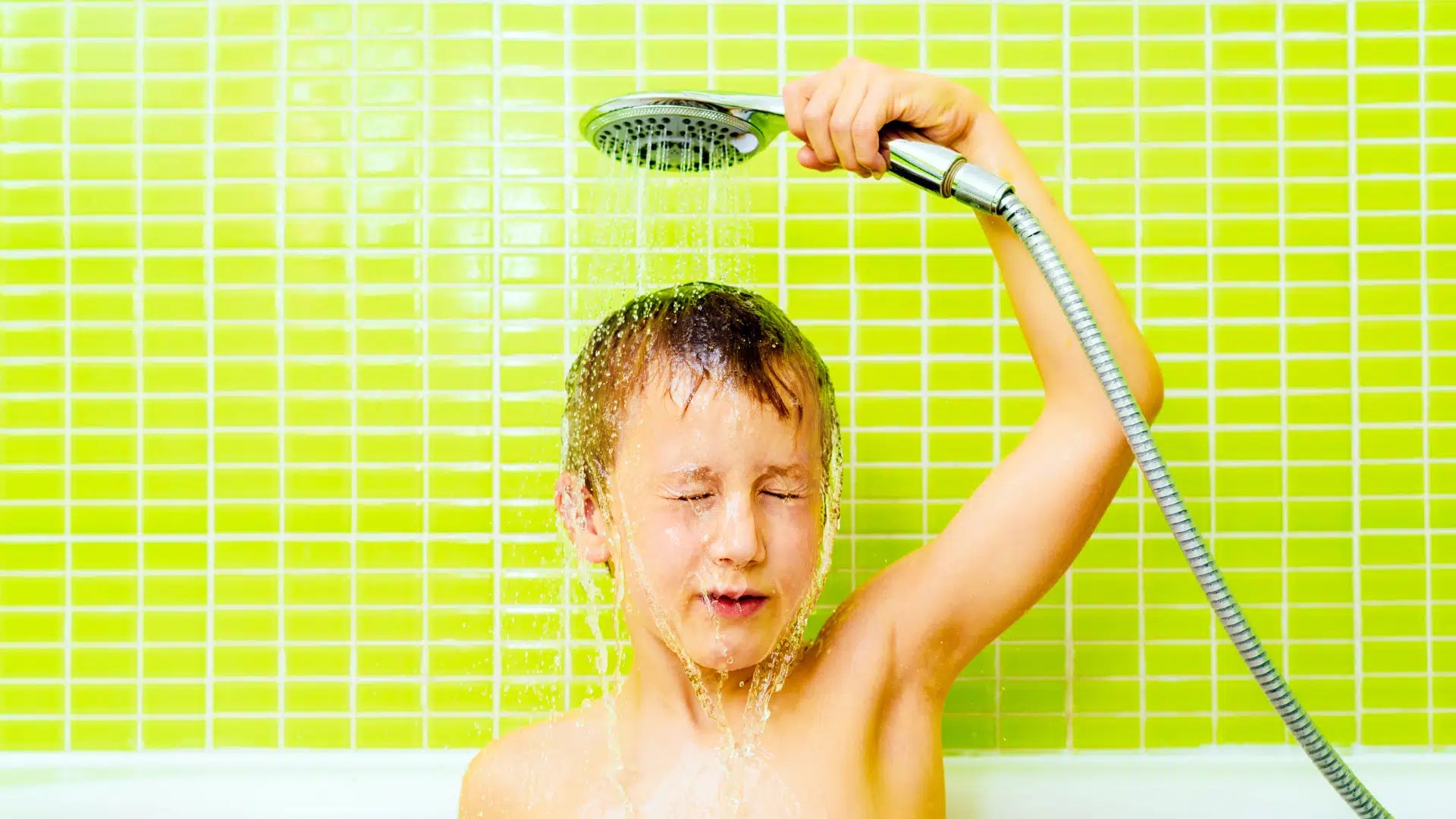 Pommeau de douche pour enfants : sécurité, jet doux et hauteur adaptée