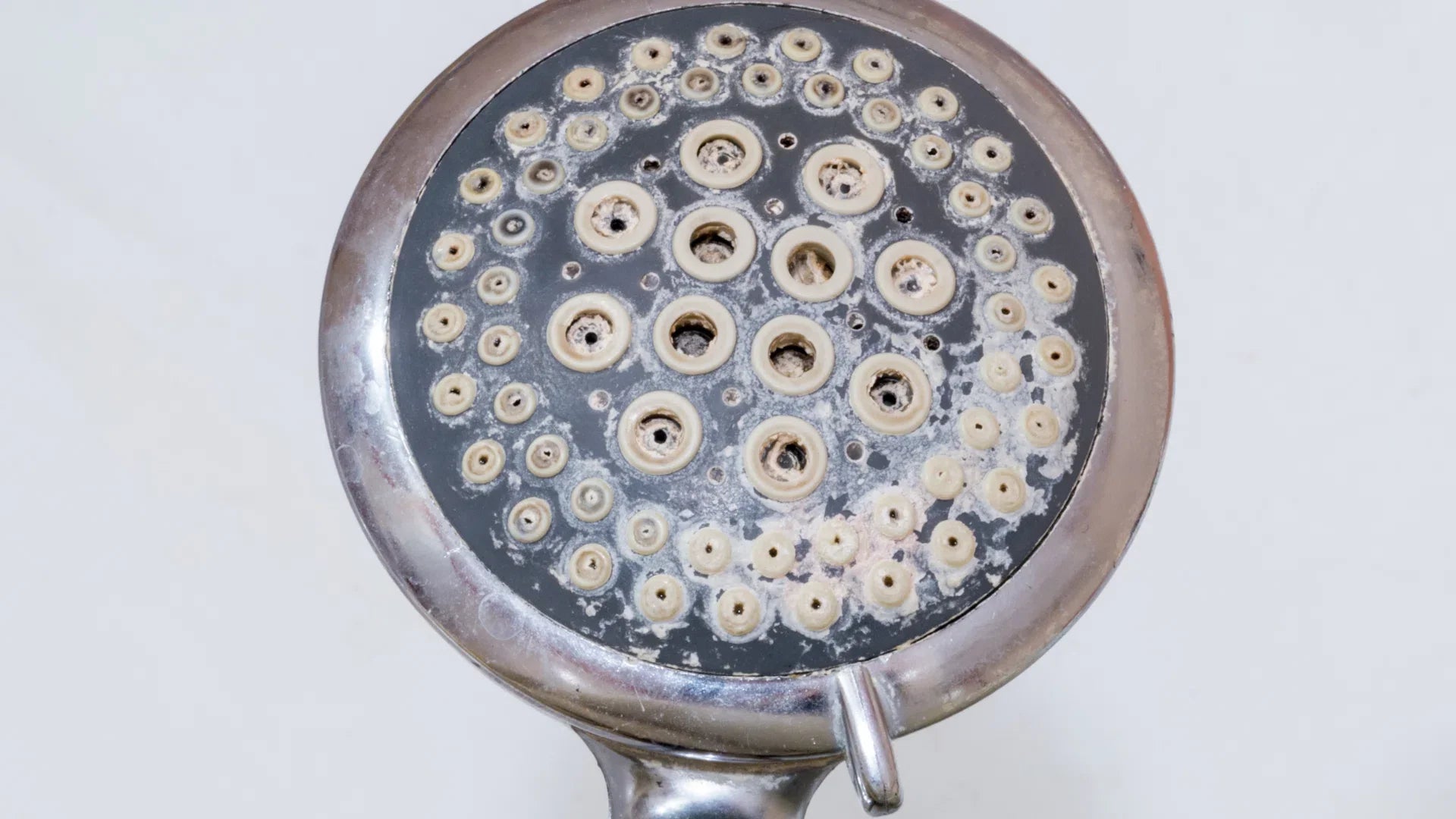 Est-ce que les pommeaux de douche anticalcaire sont efficaces ?
