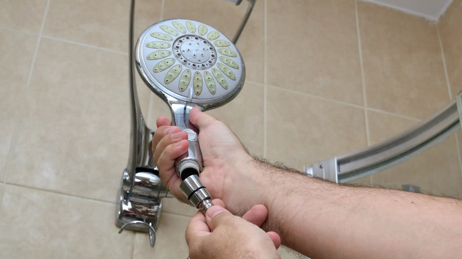 Flexible de douche : comment choisir la bonne longueur et le bon matériau ?