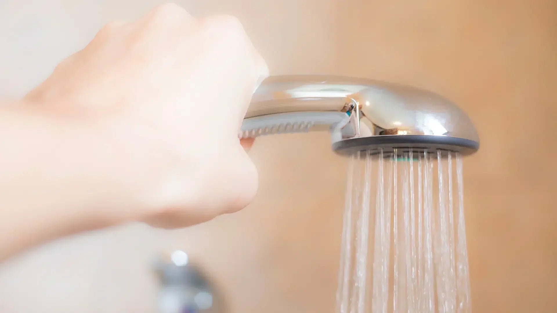 Pommeau de douche ou douchette : quelle est vraiment la différence ?