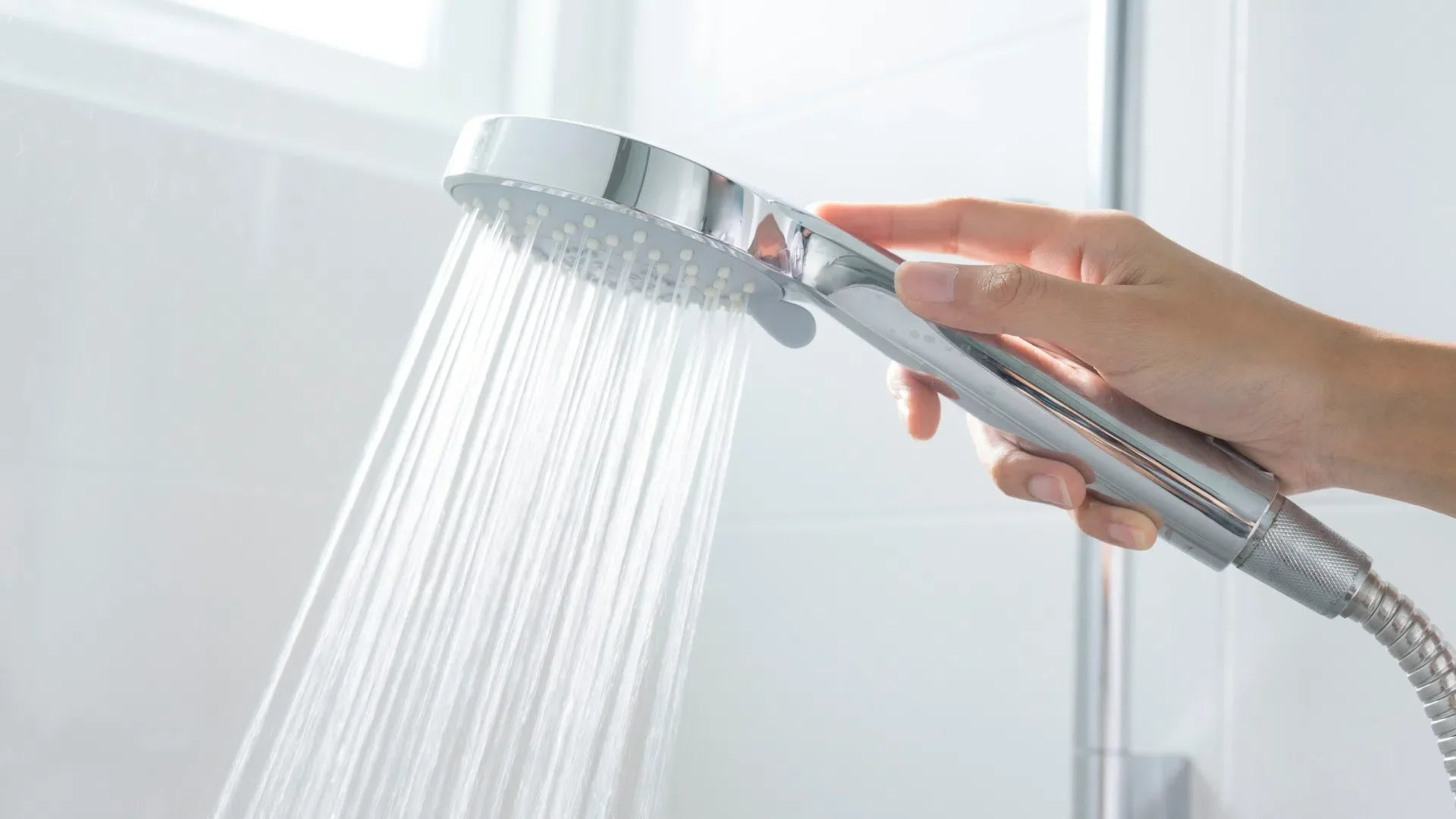 Un pommeau de douche peut-il vraiment augmenter la pression de l'eau ?