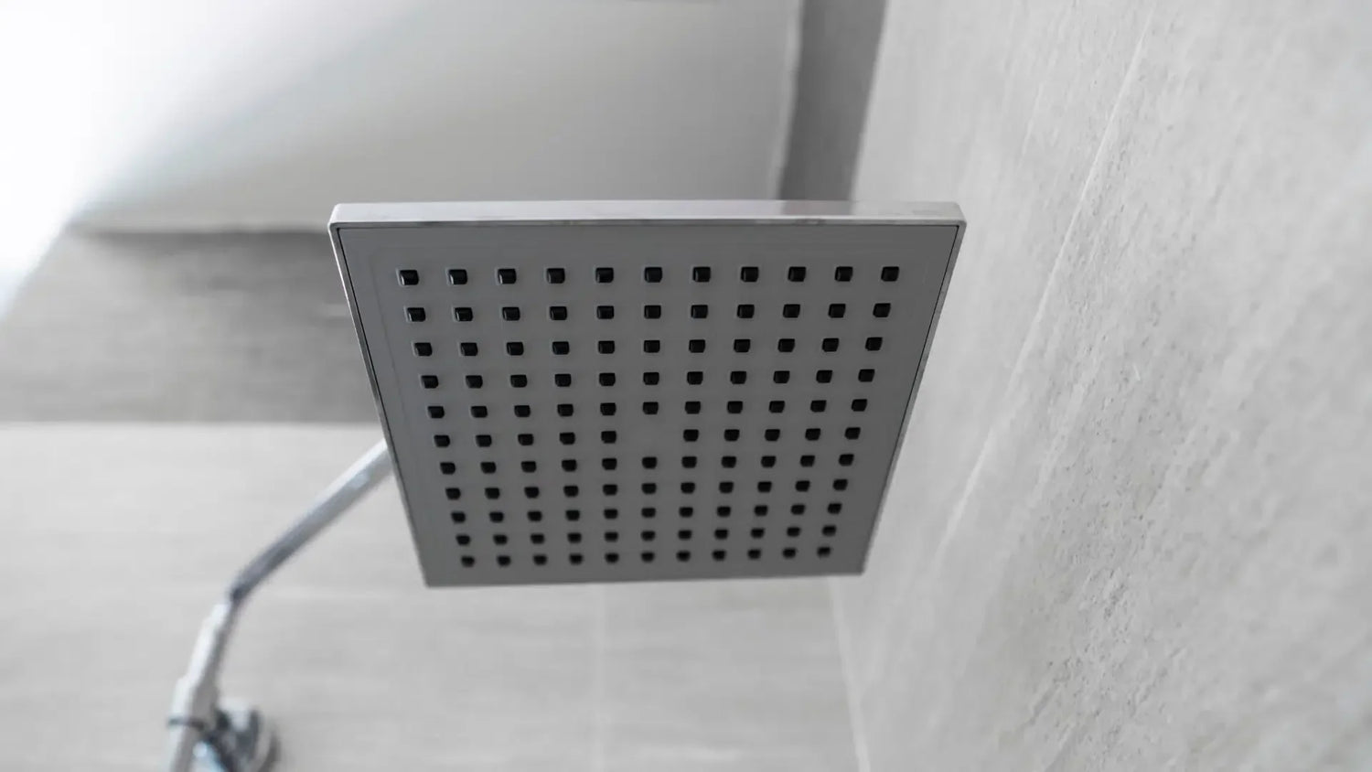 Pommeau de douche carré : design, taille et comment bien le choisir