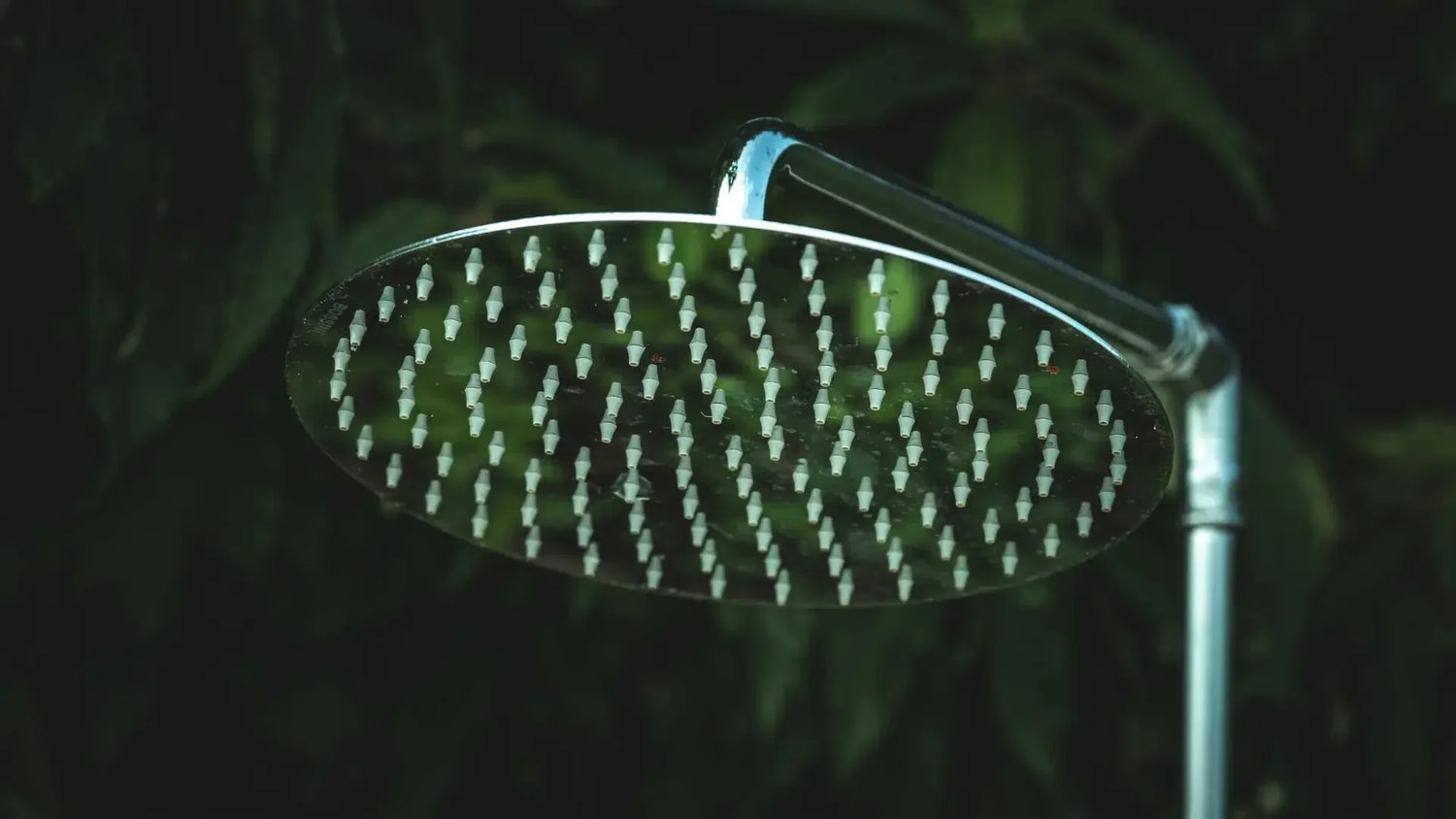 Pommeau de douche LED compact : idéal pour les petites salles de bain ?