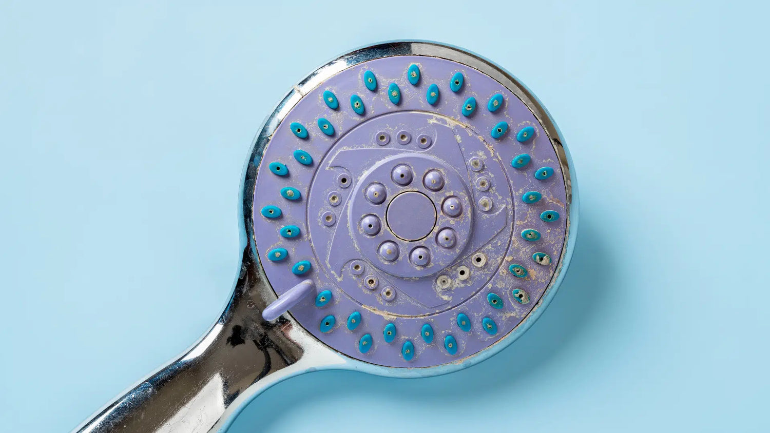 Quel pommeau de douche anticalcaire choisir ? Guide complet par technologie