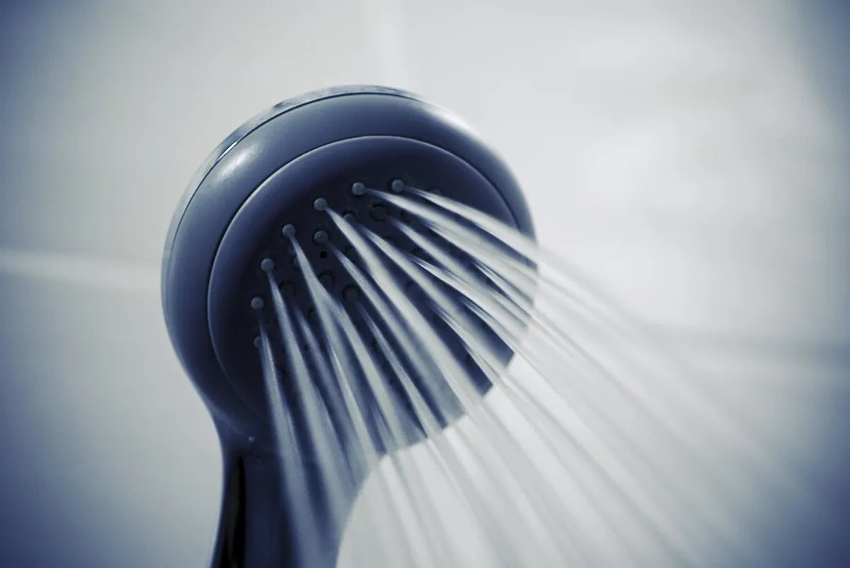 Pommeau de douche en gros plan