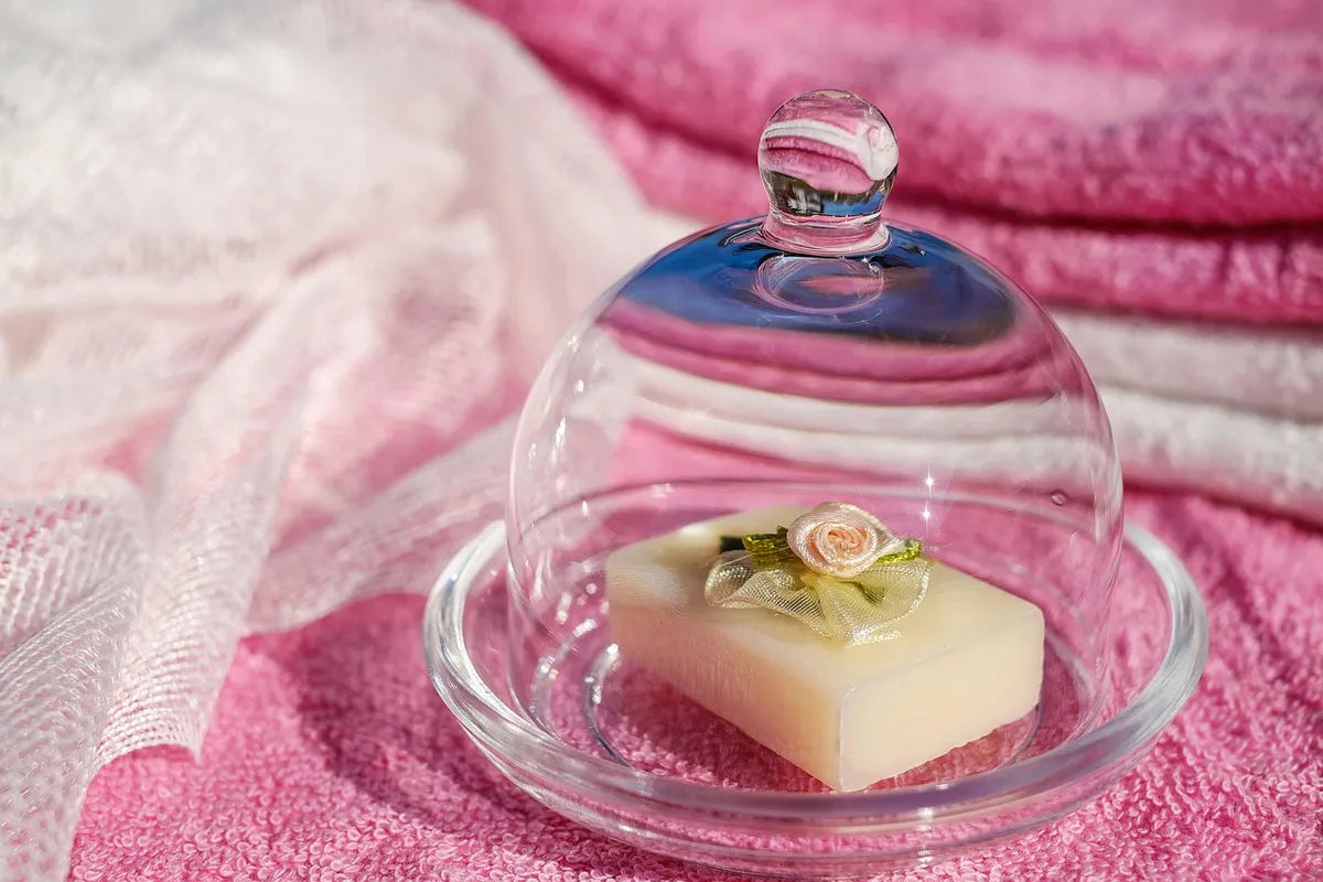 Savon rose pour la salle de bain