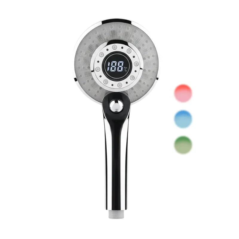 Pommeau de douche à led tricolore sur fond blanc