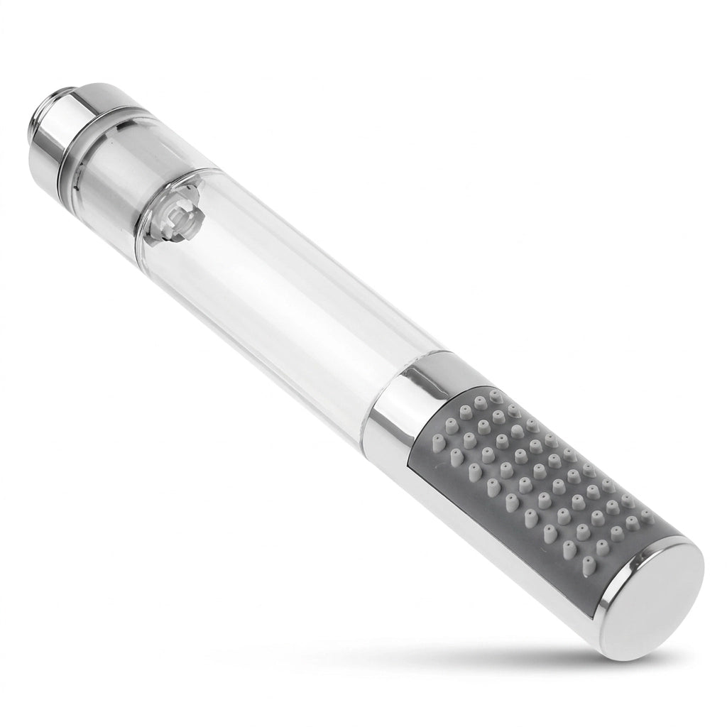 Pommeau de douche à led format compact incliné sur fond blanc