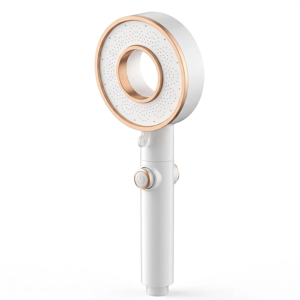 Pommeau de douche élégant blanc conçu pour économiser l’eau présenté de côté