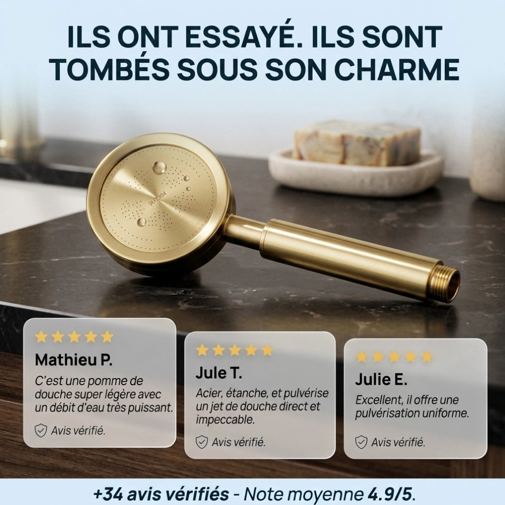 Pommeau de douche doré économie d'eau - détail des buses sur fond blanc