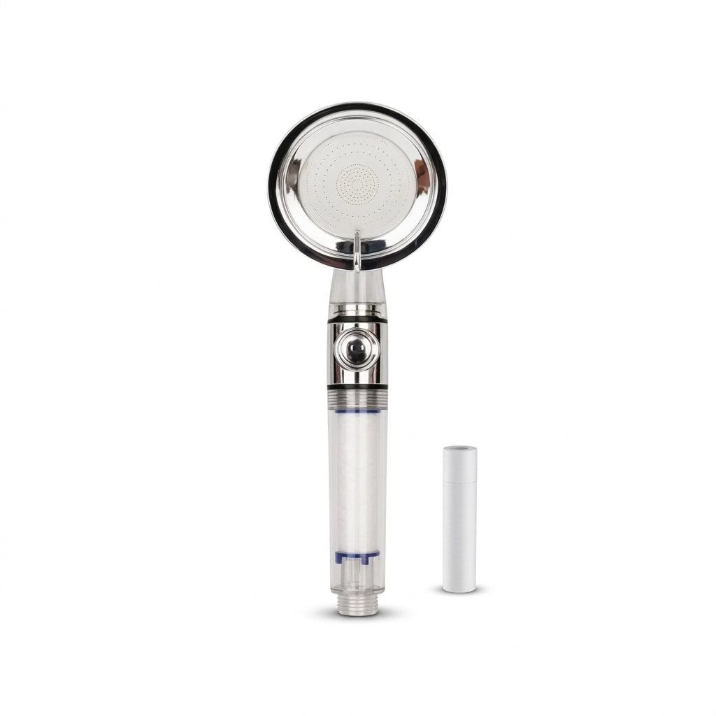 Pommeau de douche anticalcaire avec système de filtration de l’eau présenté de face