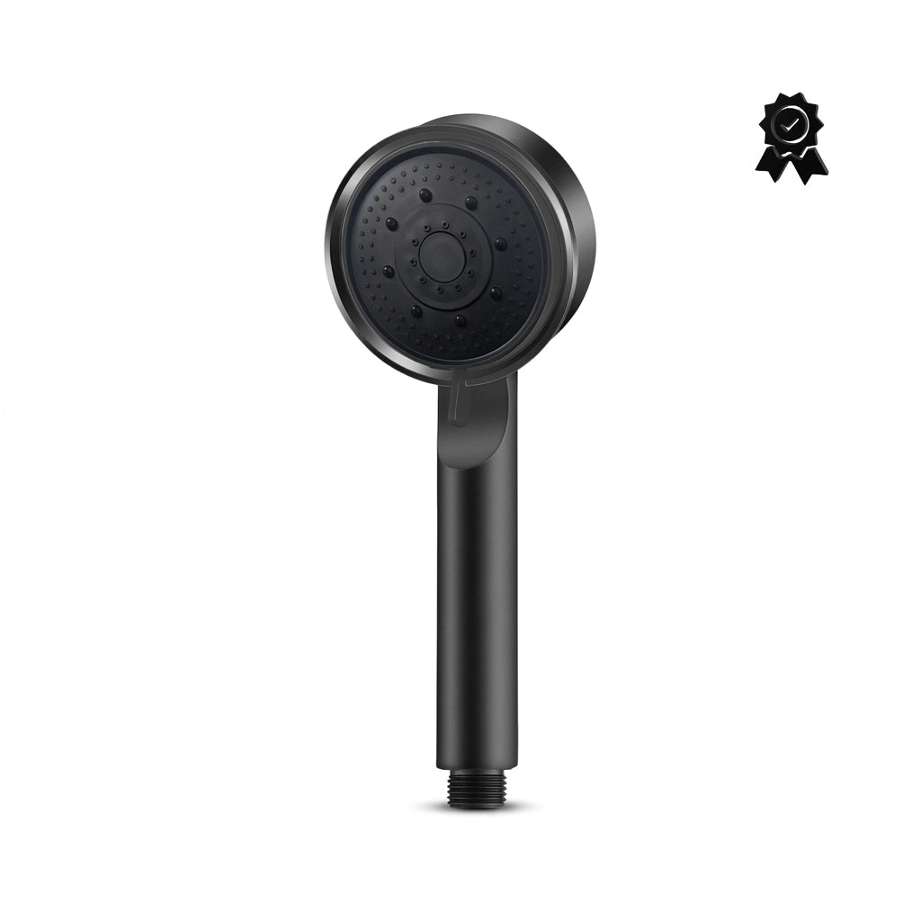 Pommeau de douche noir à cinq modes présenté de côté sur fond blanc