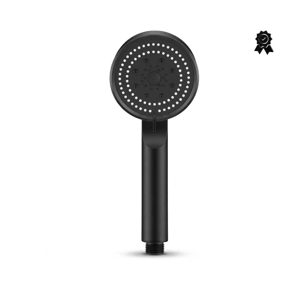 Pommeau de douche noir design vu de face sur fond blanc