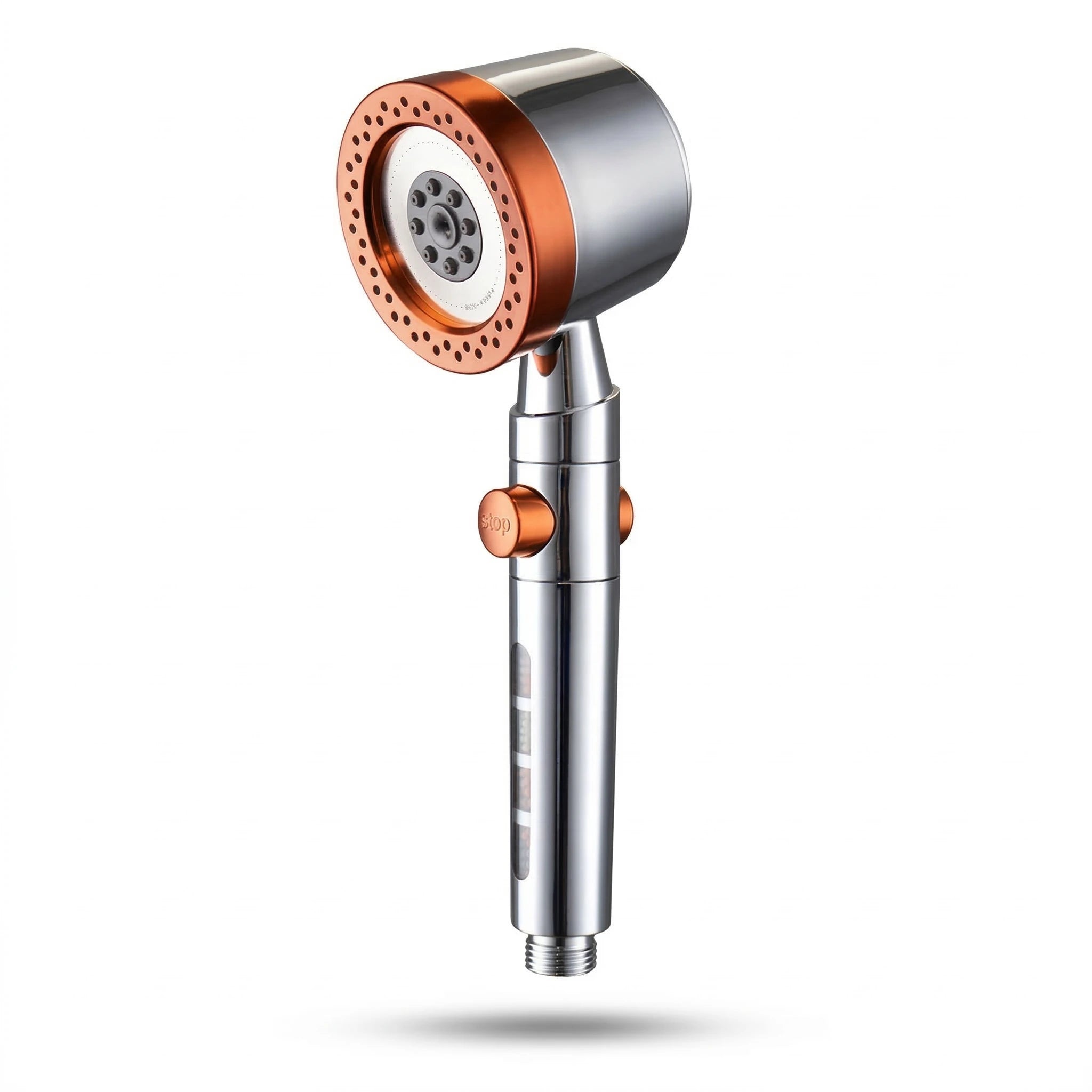 Pommeau de douche haute pression anti calcaire incliné sur fond blanc